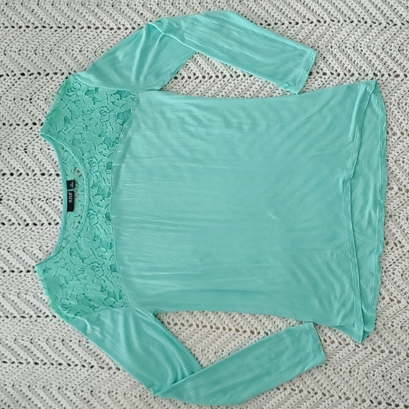 a.n.a Tops - Mint green long sleeve lightweight top lace detail medium
